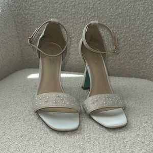 Betsy Johnson Pearl Embellished Heels Size 8